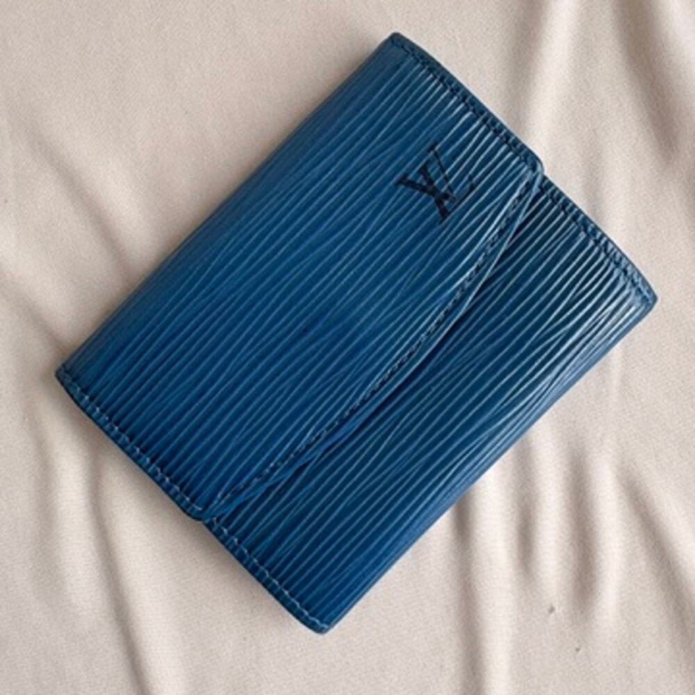 Louis Vuitton Toledo Blue Epi Leather Wallet